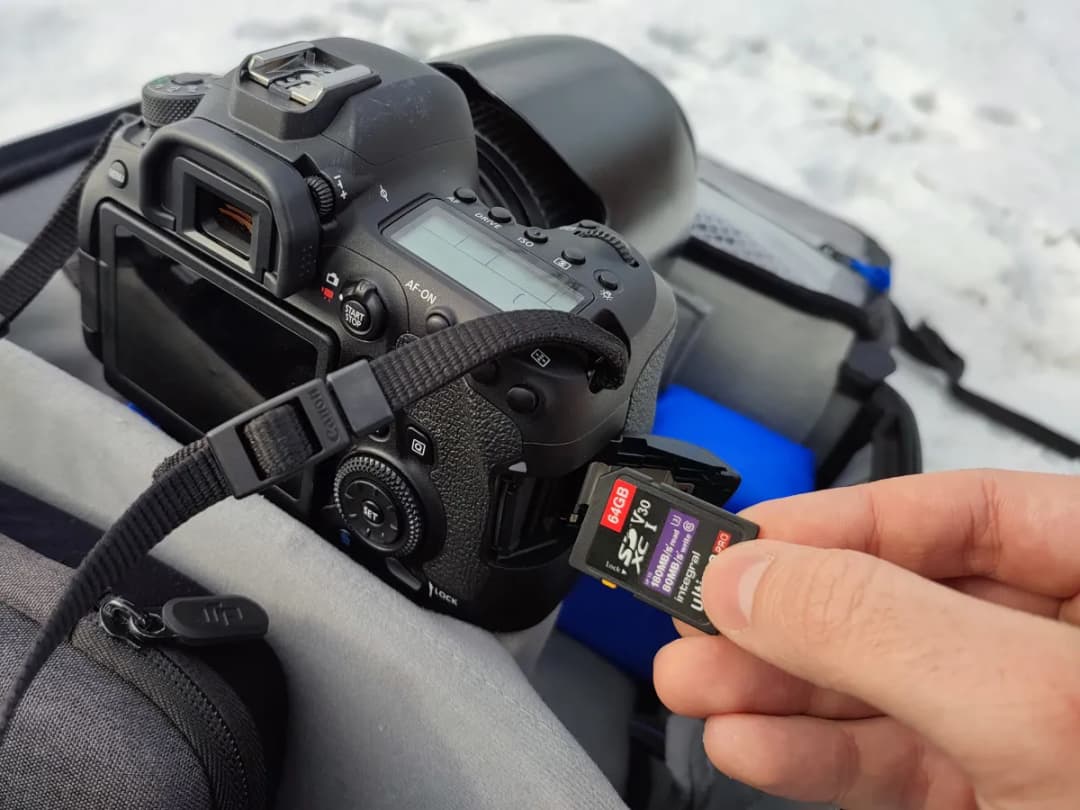 Jak wybrać idealną kartę do aparatu? Porady i porównanie najlepszych opcji