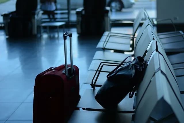 Ile dokładnie trwa lot z Warszawy do Izraela? Sprawdź czas podróży i czynniki wpływające na lot