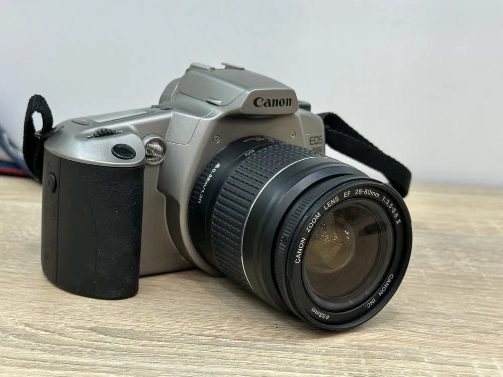 Lustrzanka Canon EOS 3000N – poznaj jej możliwości i opinie użytkowników