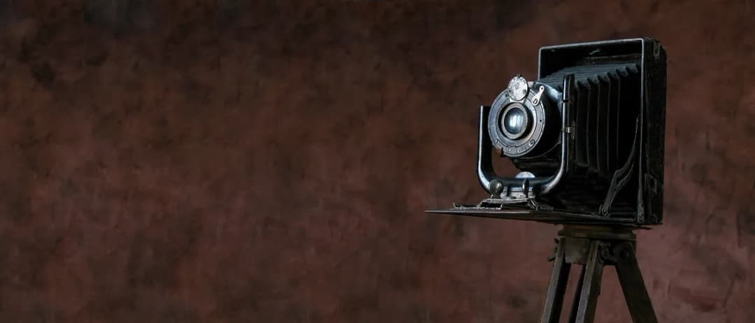 Jak wyglądał pierwszy aparat fotograficzny? Historia i tajemnice jego budowy