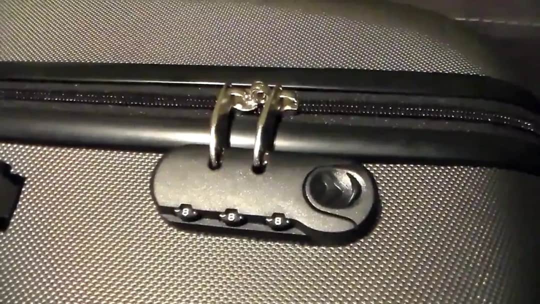 Jak ustawić kod w walizce Wittchen – proste kroki, by uniknąć problemów z zamkiem