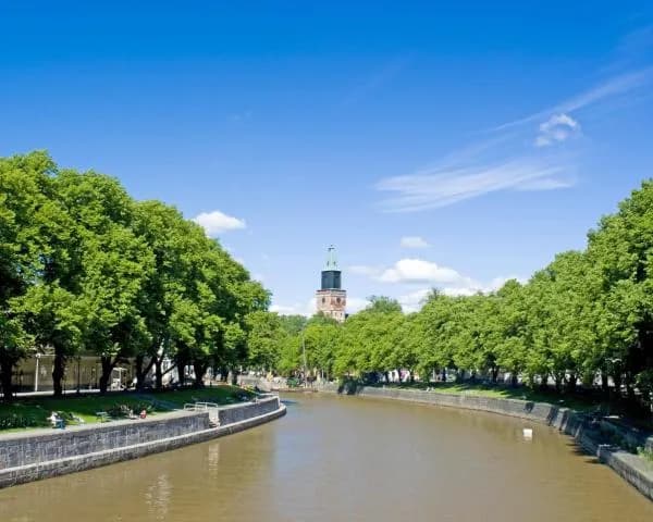 Ile trwa lot do Finlandii? Sprawdź czas podróży z różnych miast w Polsce